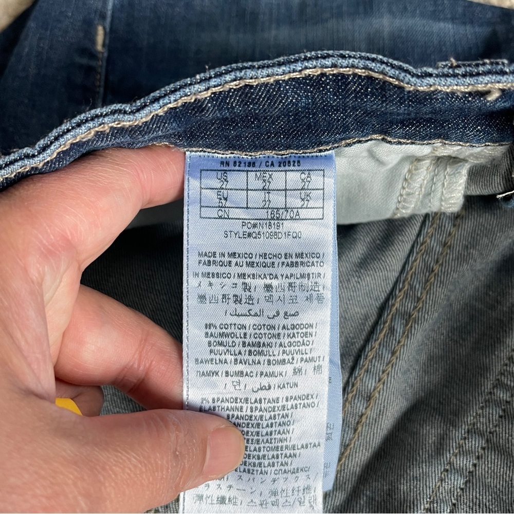 GUESS MEDIUM RISE JEANS (Sarah fit) - Picture 3 of 7